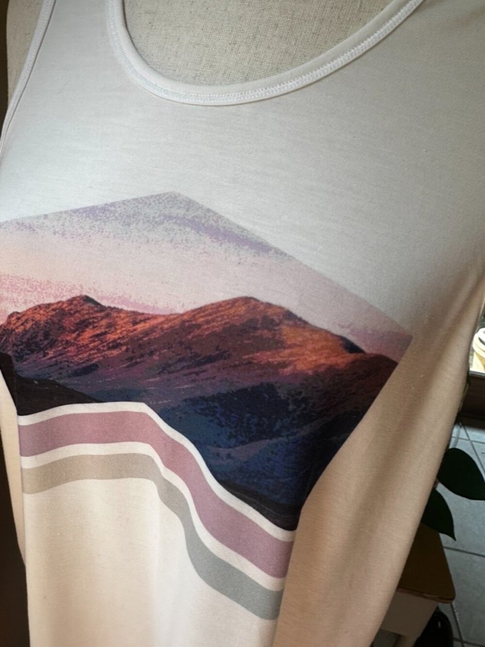 All In Motion Women's Tank, Like New, White with Mountain Graphic, Size M. - Picture 5 of 8